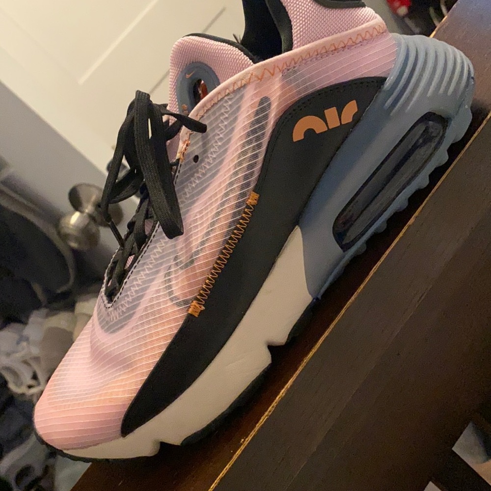 Size 8 nike air max 2090